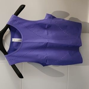 BNWOT lululemon tank